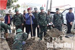 Thiếu tướng Dương Văn Quang kiểm tra, nắm tình hình thực hiện hành quân dã ngoại làm công tác dân vận tại các đơn vị trên địa bàn Thái Nguyên